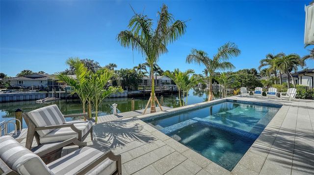 558 VENICE LANE, Sarasota, FL 34242