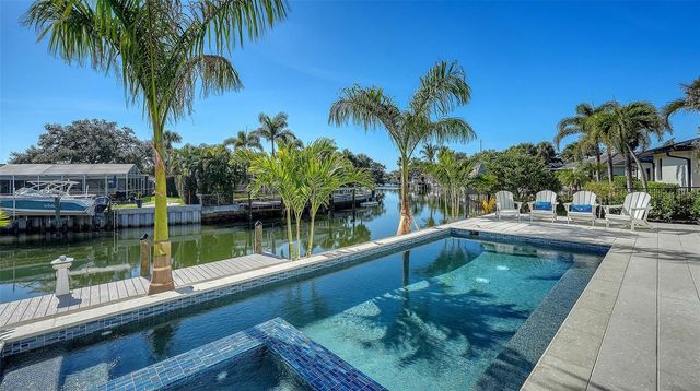 558 VENICE LANE, Sarasota, FL 34242
