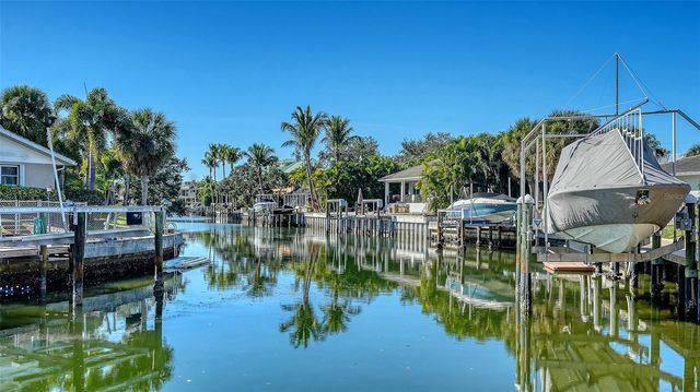 558 VENICE LANE, Sarasota, FL 34242