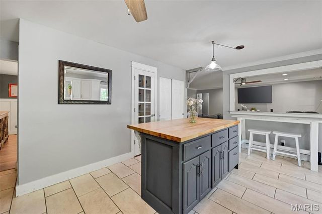 806 Hollyridge Drive, Ballwin, MO 63011
