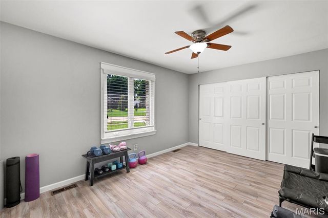 806 Hollyridge Drive, Ballwin, MO 63011