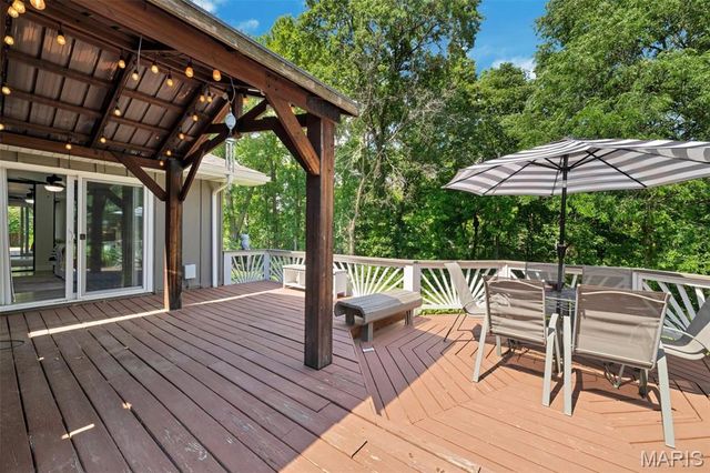 806 Hollyridge Drive, Ballwin, MO 63011