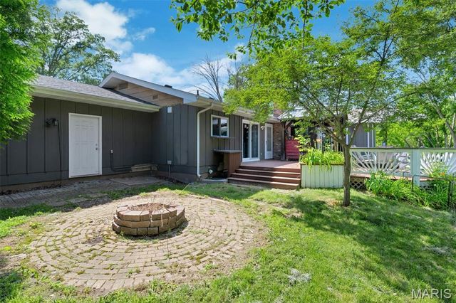 806 Hollyridge Drive, Ballwin, MO 63011