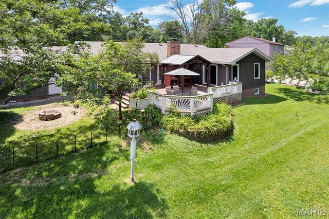 806 Hollyridge Drive, Ballwin, MO 63011
