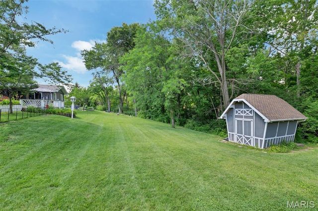 806 Hollyridge Drive, Ballwin, MO 63011