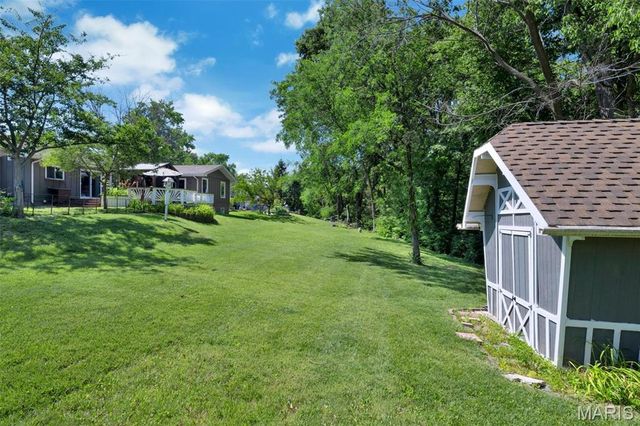806 Hollyridge Drive, Ballwin, MO 63011