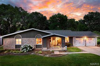 806 Hollyridge Drive, Ballwin, MO 63011