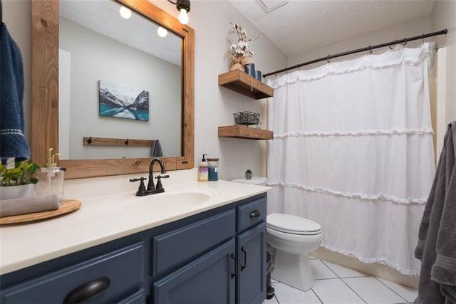 1449 NW Yankee Drive, Blue Springs, MO 64015