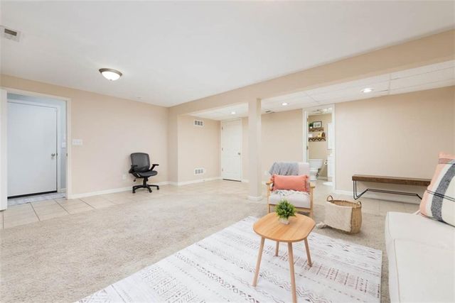 1449 NW Yankee Drive, Blue Springs, MO 64015