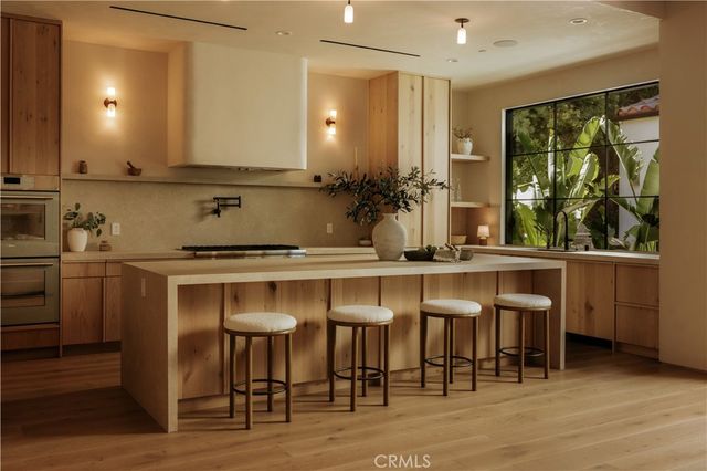 13853 Chandler, Sherman Oaks, CA 91401