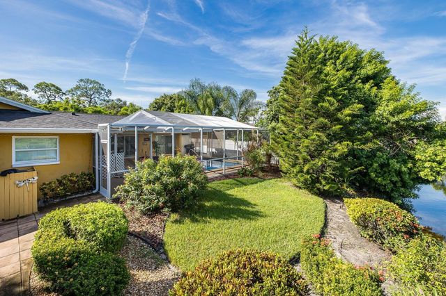 11555 PINE STREET, Seminole, FL 33772