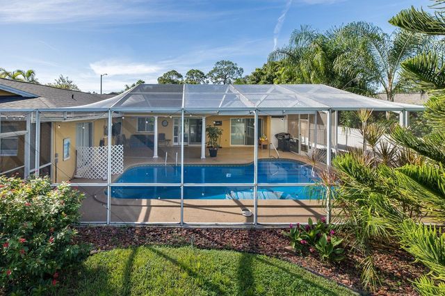 11555 PINE STREET, Seminole, FL 33772