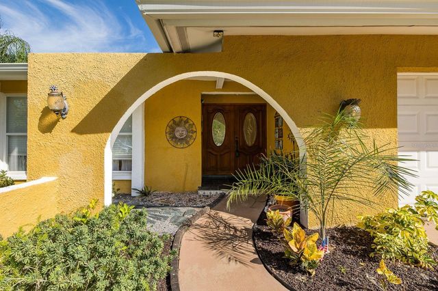11555 PINE STREET, Seminole, FL 33772