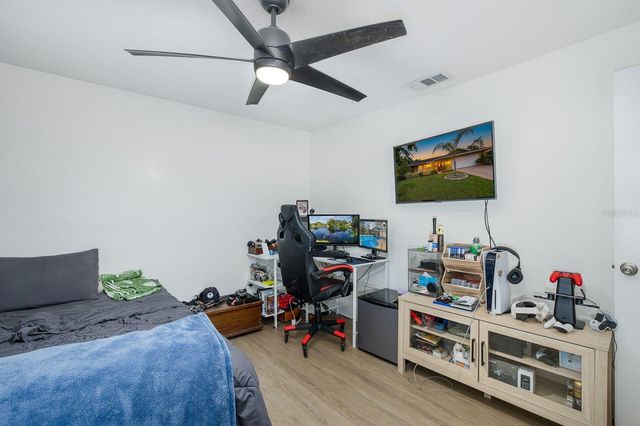 11555 PINE STREET, Seminole, FL 33772