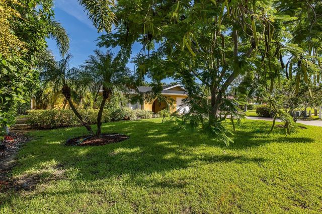 11555 PINE STREET, Seminole, FL 33772