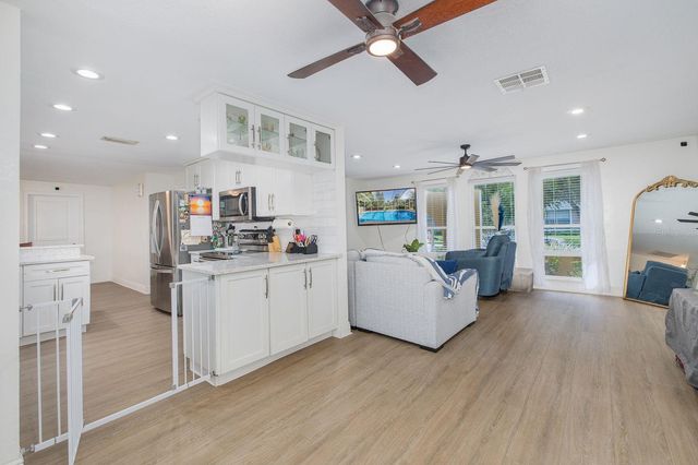 11555 PINE STREET, Seminole, FL 33772