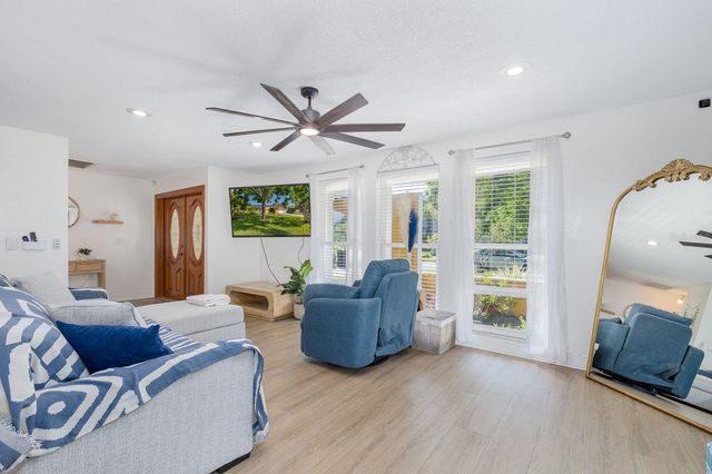 11555 PINE STREET, Seminole, FL 33772