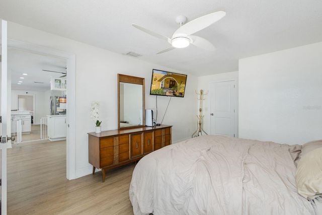 11555 PINE STREET, Seminole, FL 33772