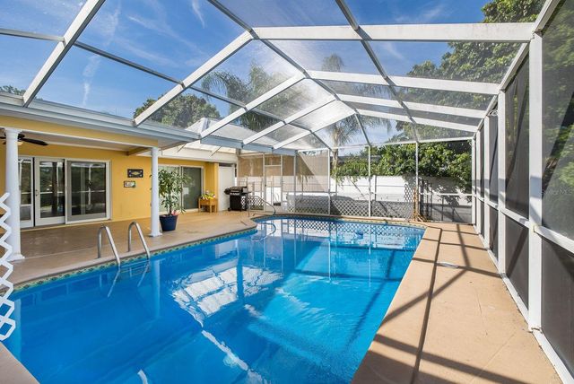 11555 PINE STREET, Seminole, FL 33772