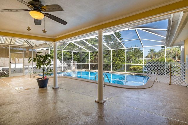 11555 PINE STREET, Seminole, FL 33772