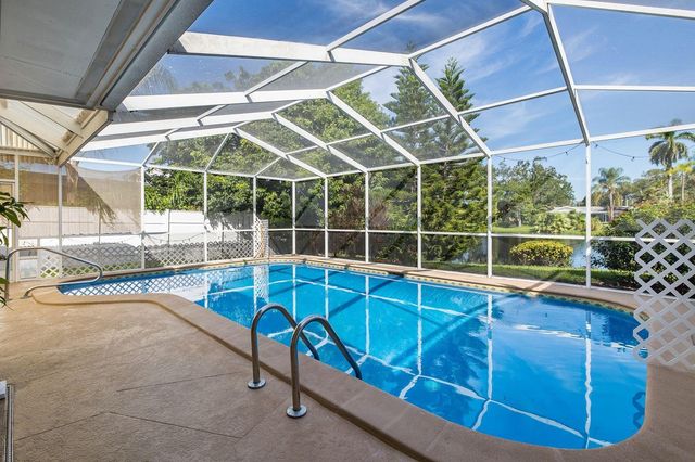 11555 PINE STREET, Seminole, FL 33772