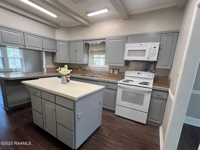 311 S Morgan Avenue, Broussard, LA 70518