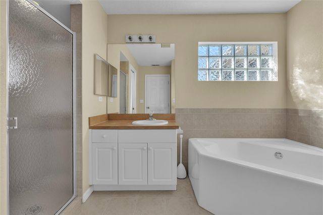 916 NE 4TH PLACE, Cape Coral, FL 33909