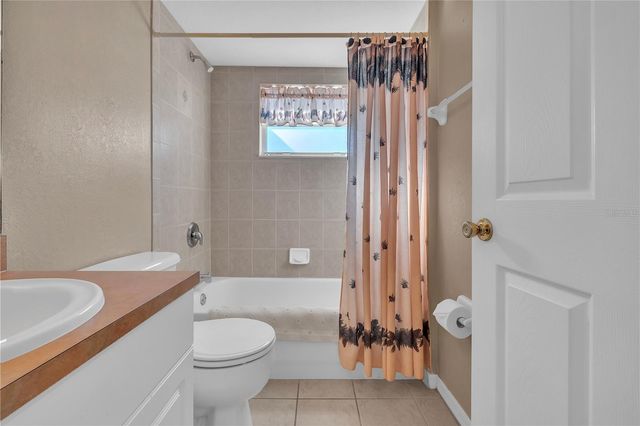 916 NE 4TH PLACE, Cape Coral, FL 33909