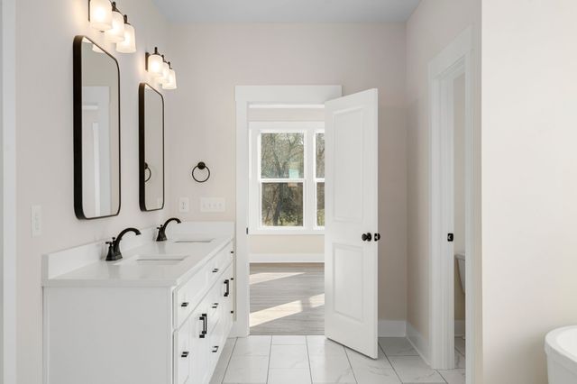 330 Thoroughbred Ln, Hartsville, TN 37074