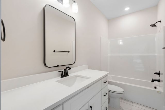 330 Thoroughbred Ln, Hartsville, TN 37074