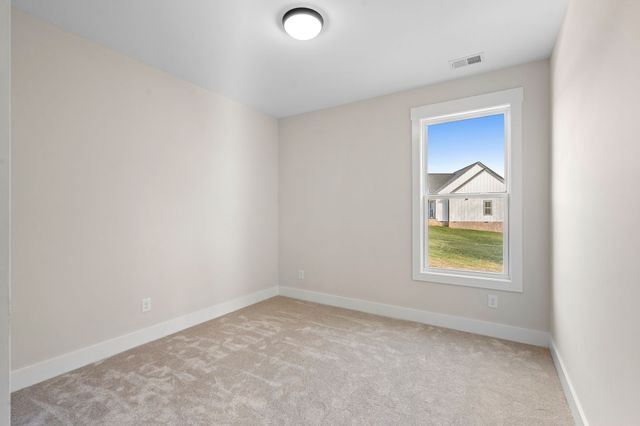 330 Thoroughbred Ln, Hartsville, TN 37074