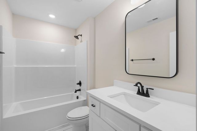 330 Thoroughbred Ln, Hartsville, TN 37074