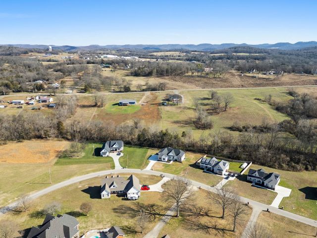 330 Thoroughbred Ln, Hartsville, TN 37074
