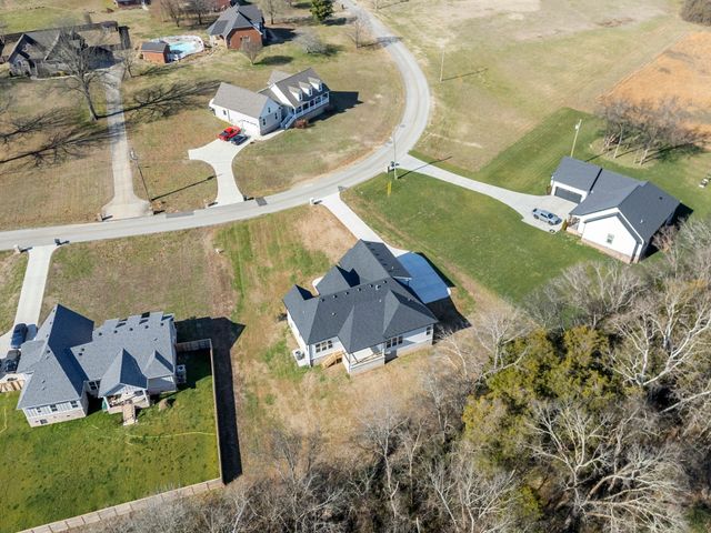 330 Thoroughbred Ln, Hartsville, TN 37074