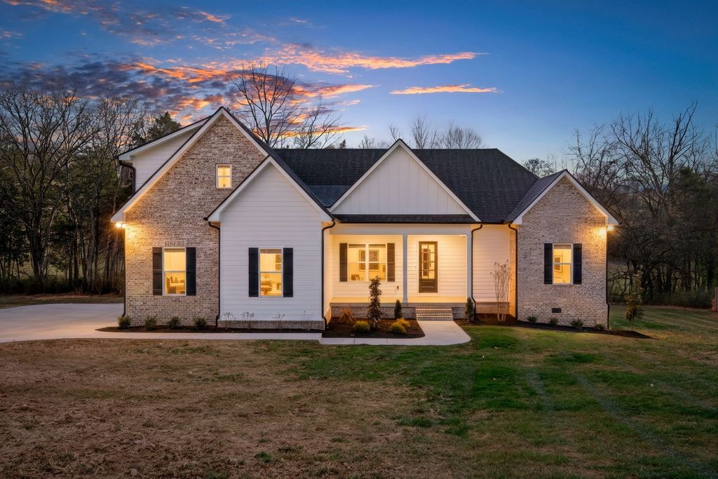 330 Thoroughbred Ln, Hartsville, TN 37074