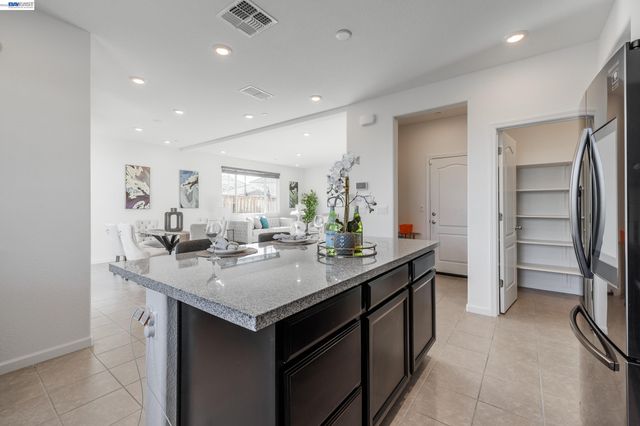 2891 Reyva Dhillon Ln, Tracy, CA 95377