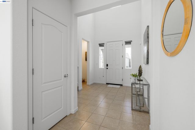 2891 Reyva Dhillon Ln, Tracy, CA 95377