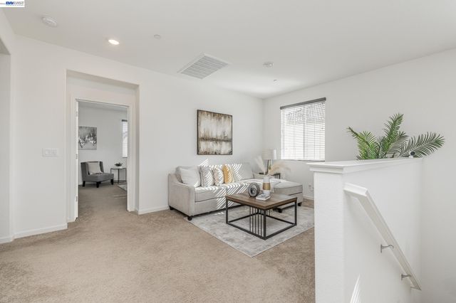 2891 Reyva Dhillon Ln, Tracy, CA 95377