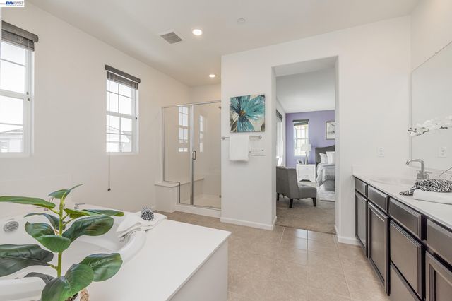 2891 Reyva Dhillon Ln, Tracy, CA 95377