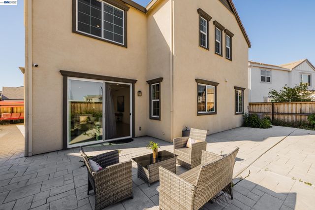 2891 Reyva Dhillon Ln, Tracy, CA 95377