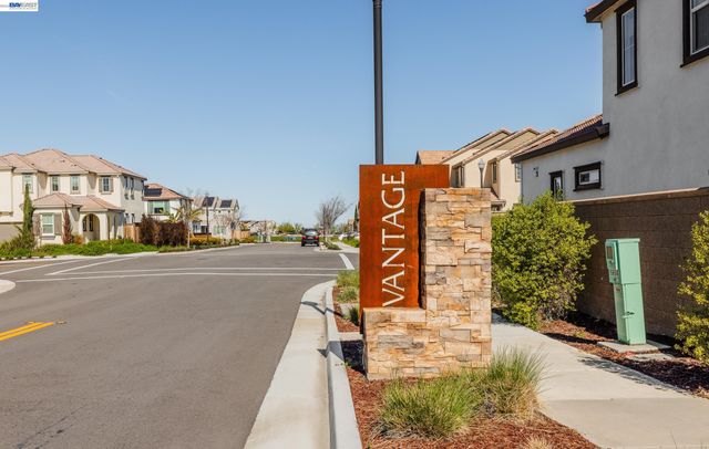 2891 Reyva Dhillon Ln, Tracy, CA 95377