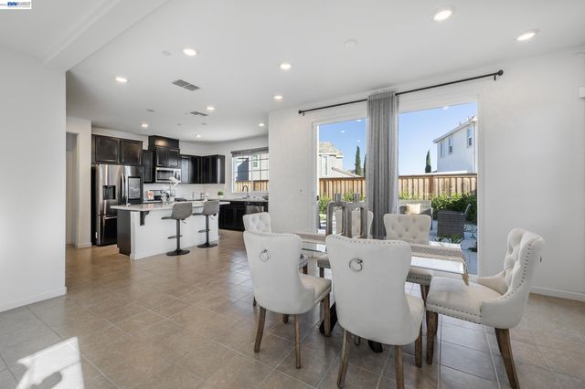 2891 Reyva Dhillon Ln, Tracy, CA 95377