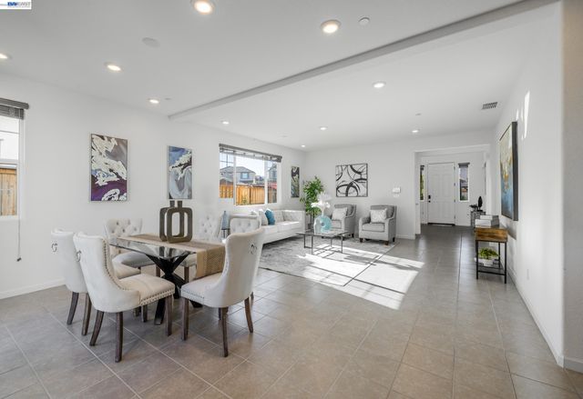 2891 Reyva Dhillon Ln, Tracy, CA 95377