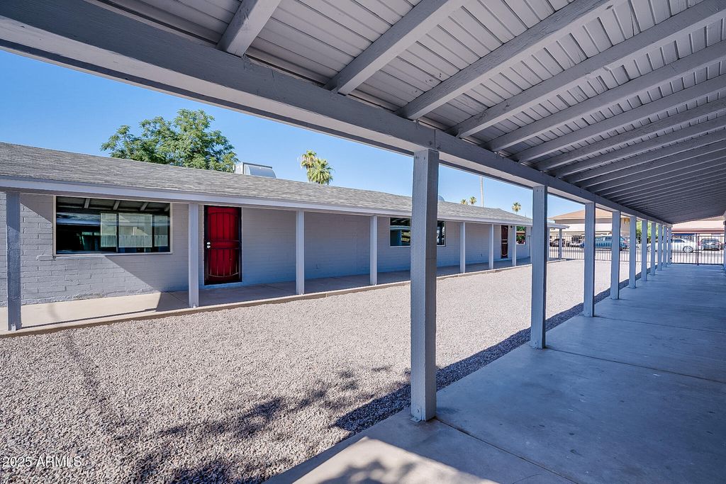 Image 7 of property listing at 211 S Doran --, Mesa, AZ 85204