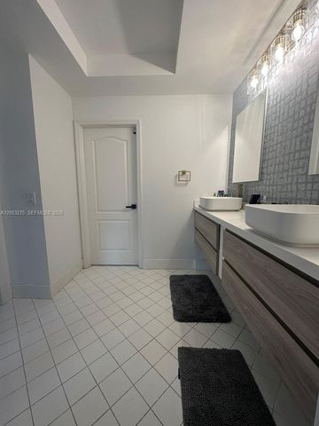 11521 NW 50th Ter, Doral, FL 33178