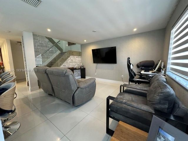 11521 NW 50th Ter, Doral, FL 33178