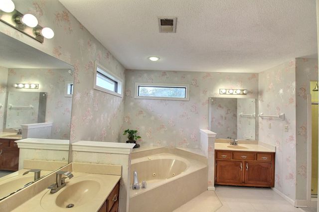 647 WINLAWN DR, Collierville, TN 38017