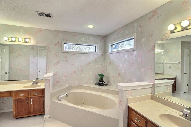 647 WINLAWN DR, Collierville, TN 38017