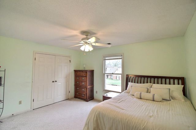 647 WINLAWN DR, Collierville, TN 38017