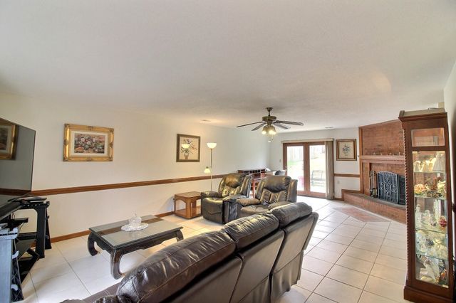 647 WINLAWN DR, Collierville, TN 38017